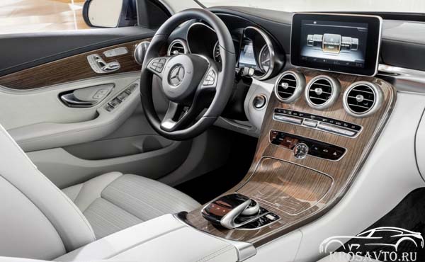 Внутреннее убранство Mercedes-Benz C-Class 