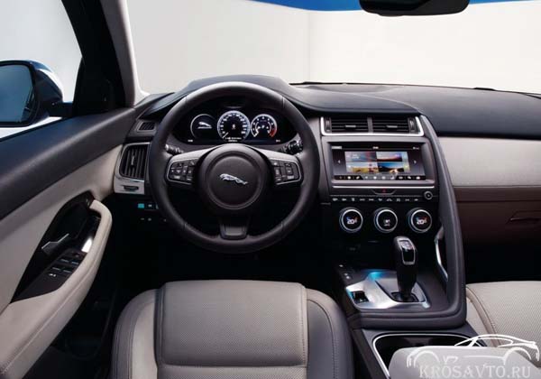 Внутреннее убранство Jaguar E-Pace