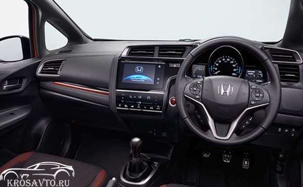 Внутреннее пространство Honda Fit RS